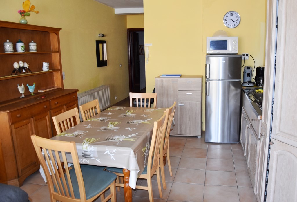Le coin repas de l'appartement Bonzel 5, à La Panne