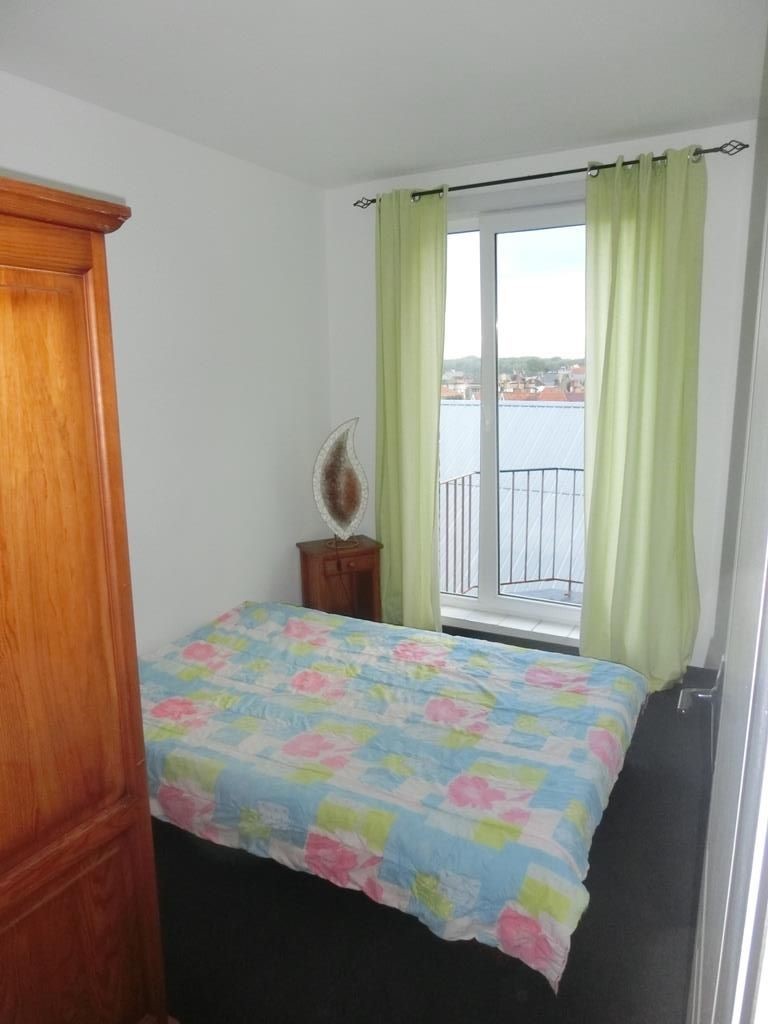 La première chambre de l'appartement Sloepen 5, à La Panne