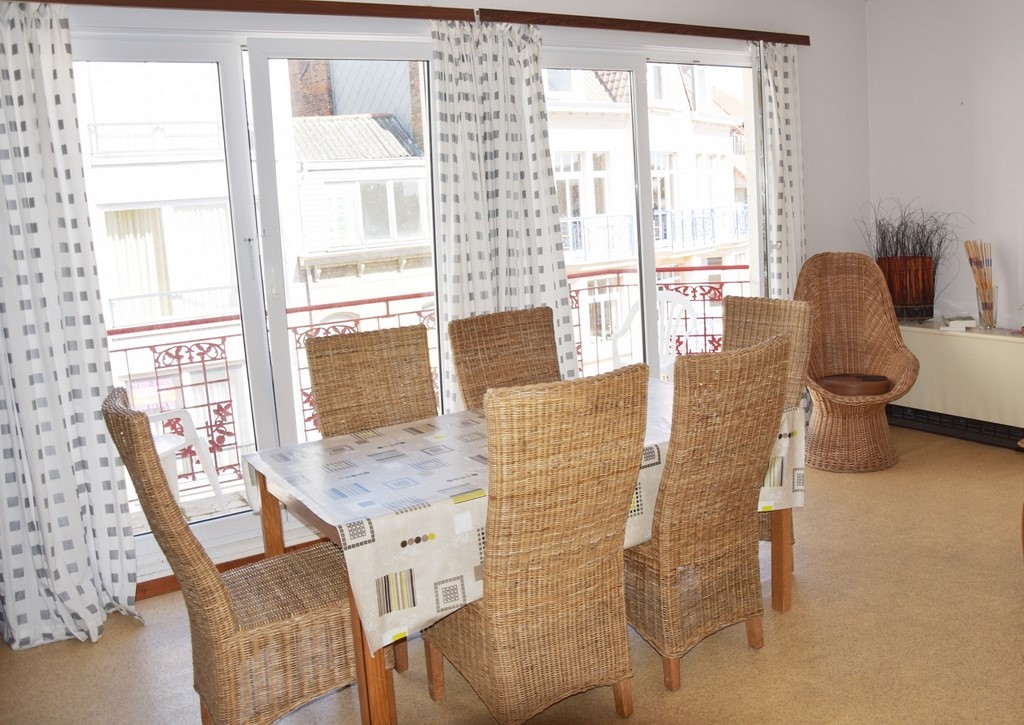 Le coin repas de l'appartement Sloepen 6, à La Panne