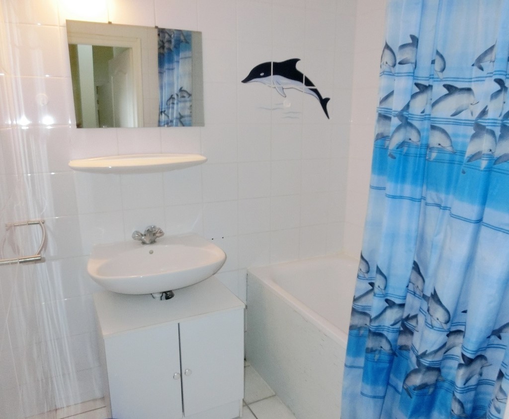 La salle de bain de l'appartement Sloepen 6, à La Panne