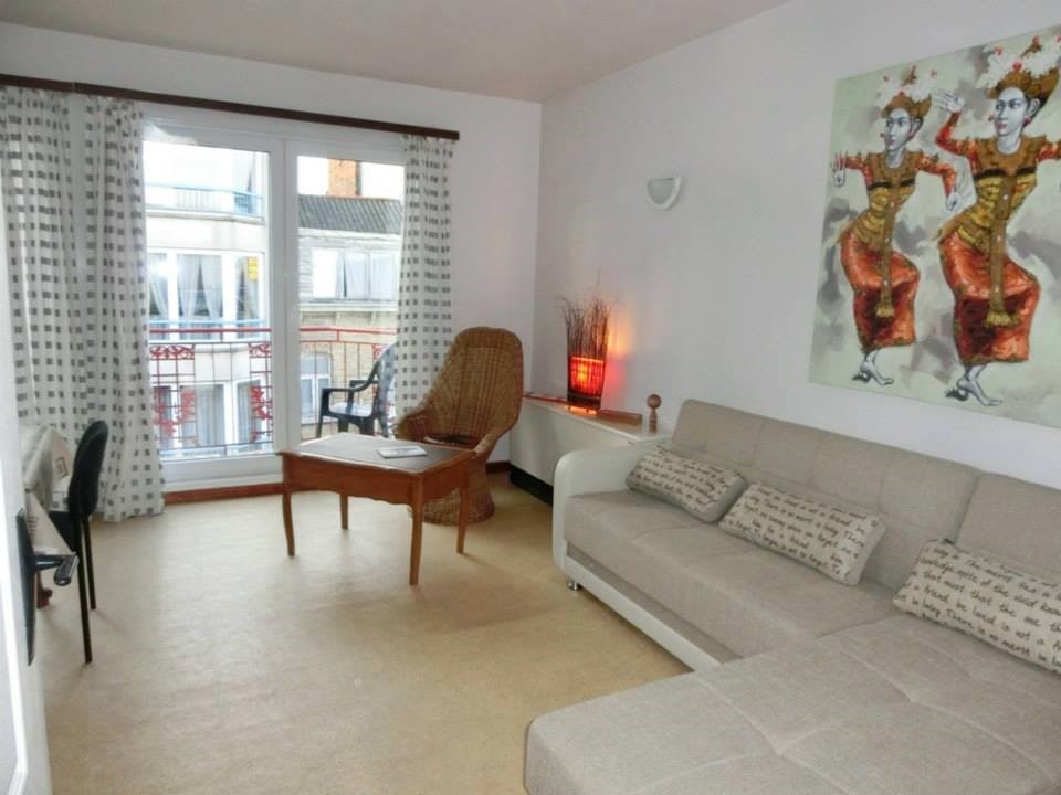Le salon de Sloepen 6, avec accès au balcon