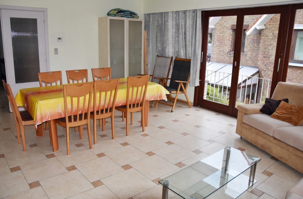 Le coin repas de l'appartement Zeekruis 2, à La Panne