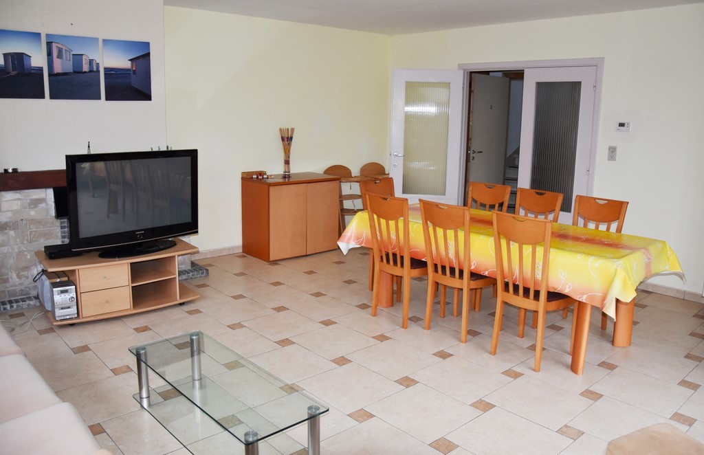 La grande table de la salle à manger de Zeekruis 2