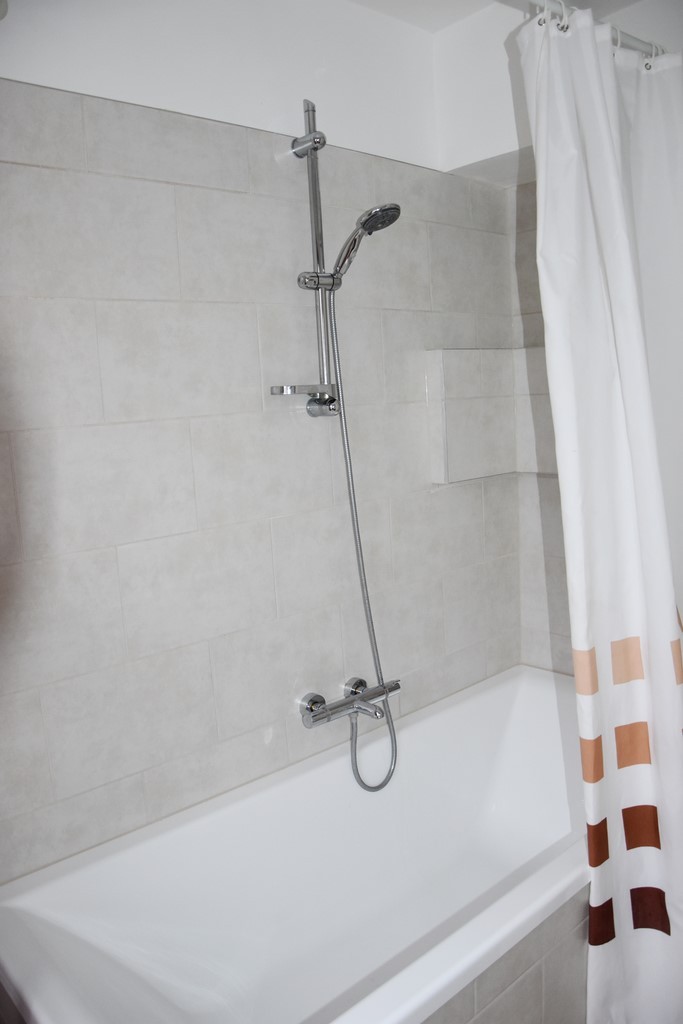 La salle de bain de l'appartement Zeekruis 2, à La Panne