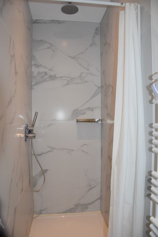 Douche Slooepen Rez Douche appartement La Panne